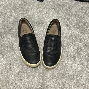 Naturalizer black slide ons